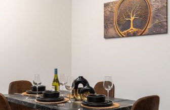 Sunrise Glow Spacious 2BR 2BA 2 King Beds Gym WFH - Foto 10