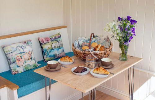 Shepherds Huts Tansy & Ethel in rural Sussex - Foto 6