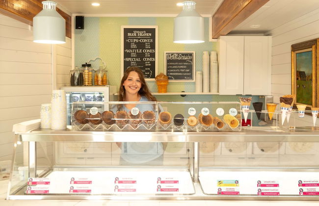 Heaven on Earth! 2 BDR Fontana Flat, Walk to Lake - Photo 25