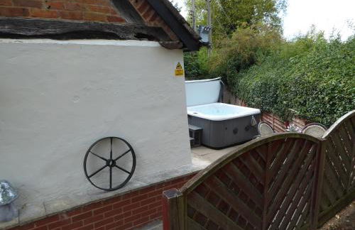 Romeo Cottage - Sleeps 4 - Open Plan Barn - Private Hot Tub & Garden - Foto 33