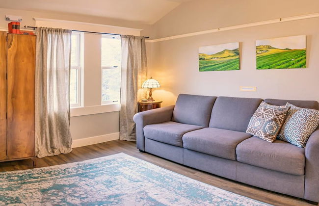 Redtail Suites ~ Entire Home ~ Sleeps 12 ~ Tesla Station - Foto 22