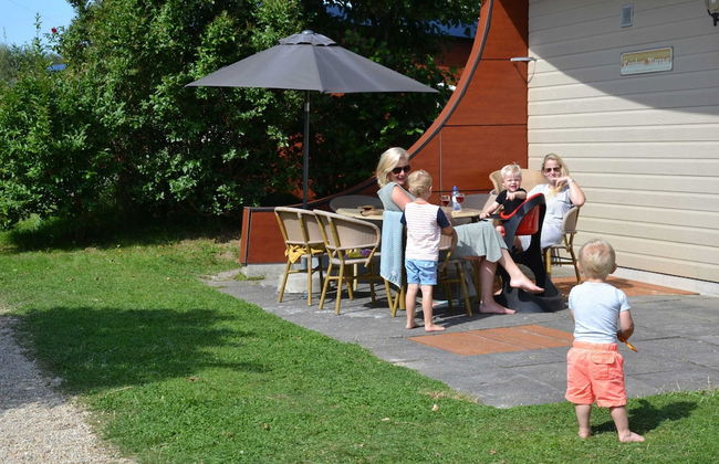 Bungalow in 's-gravenzande With Nautical Charm - Photo 29