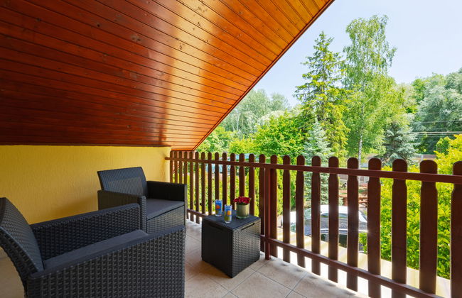 4 bedroom Apartment in Balatonszárszó with garden and terrace - Photo 18