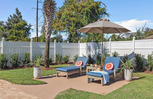 7bdr w/ Private Pool, Hot Tub, Fire Pit, Walk to Beach Tidal Wave by Avantstay - Foto 30