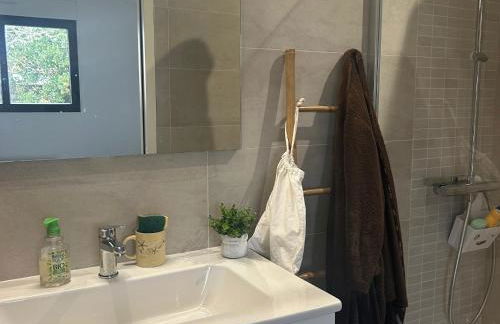 Charmante Maison Rénovée Proche Plage et Forêt avec Jardin - FR-1-652-57 - Foto 7