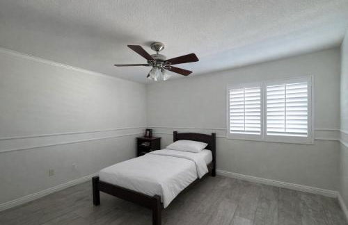 Luxury 4 Bedroom Home Pool Big Yard San Bernardino - Foto 20