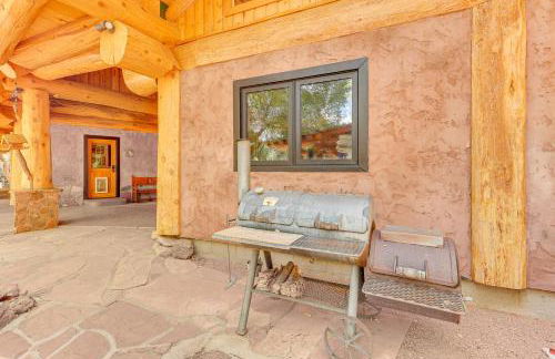 Scenic Payson Cabin! Fireplace and Wraparound Patio - Foto 28