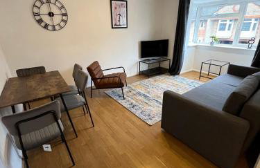 St Denys 2 bedroom flat, Convenient location next to station, Great for contractors - Foto 1