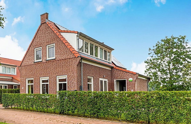 Breskens Haven: Relax, Explore & Dine - Photo 1