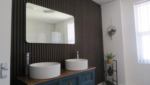 NEW 4 Bed house close to train station and town - Foto 2