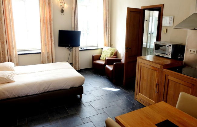 Cozy Studio in a 16th Century Castle - Photo 3