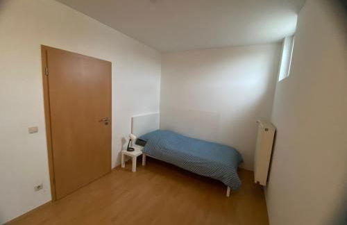 Monteurwohnung , 4 Schlafzimmer, 130qm, Balkon, einzige Wohneinheit im Haus, Parkplatz - Foto 19
