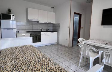 Sun n' Fun Apartments with Pool - Photo 30