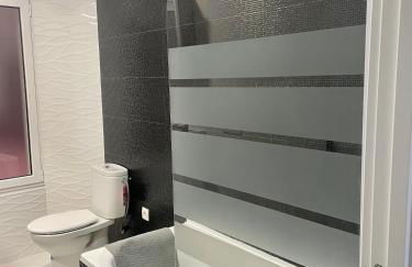 1 linea de playa puerto deportivo Vistas al mar recién reformado - Photo 12