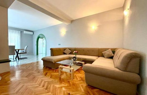 Lovely Apartment In Katuni With Wifi - Foto 4