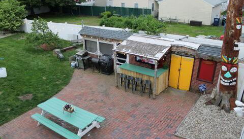 NEW! Family-Friendly Getaway -1 Mi to Dtwn Salem w Roof Deck & Tiki Bar - Foto 5