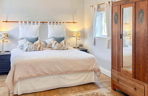 The Parlour - Photo 8