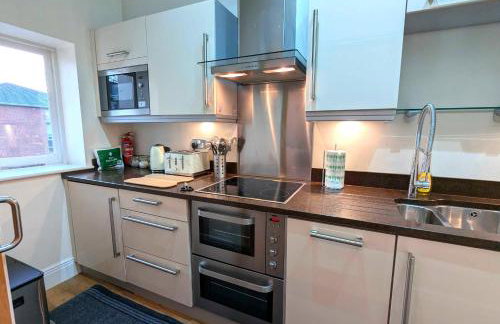 Luxury 2 Bed Apt, Sleeps 4, Secure PRKG-1 Car, Ascot Racecourse 5min walk, Legoland & Lapland 8mins, Windsor 15mins - Foto 2