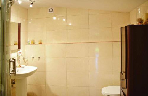 Lakeside holiday home with private garden - Foto 10