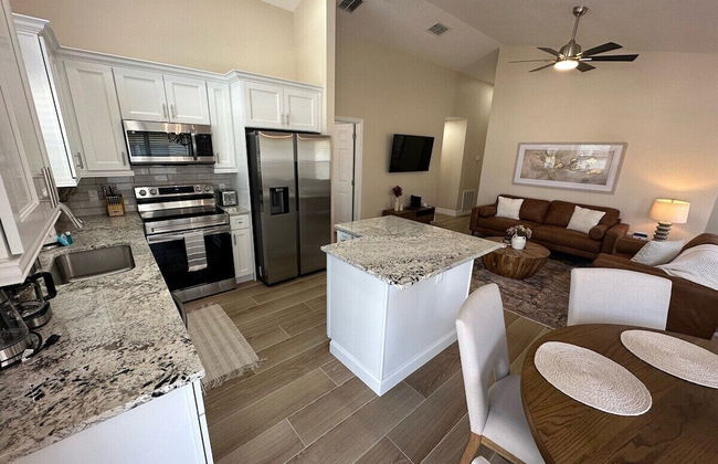 Completely Updated Villa, Private Pool, Beautiful! - Photo 7