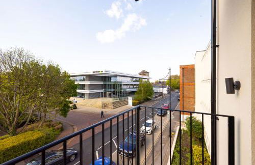 Staines Riverside by Charles Hope - Foto 36