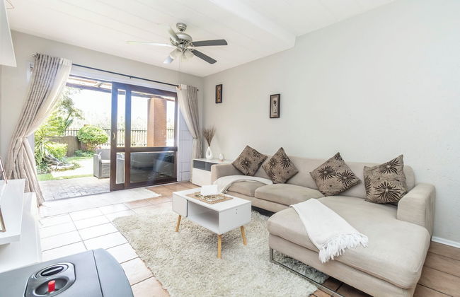 Exquisite 2 Bedroom Garden Townhouse in the Heart of Fourways - Photo 19