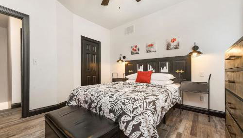 HostWise Stays - Prime Location in Lawrenceville, Exposed Brick 2BR Home - Foto 2