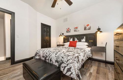 HostWise Stays - Prime Location in Lawrenceville, Exposed Brick 2BR Home - Foto 2