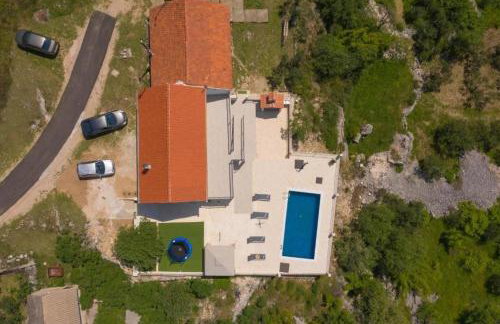 Family friendly house with a swimming pool Vrpolje, Sibenik - 25004 - Photo 2