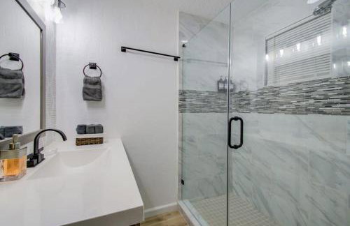 Serene 4-Bed Getaway - Hot tub & Fire Pit - Foto 16