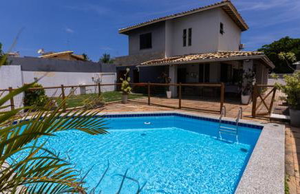 Casa com Wi-Fi, Piscina e Garagem a 550m da Praia - Foto 1