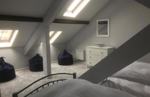 40 Newgate Barnard Castle -Central Location - Court Yard - Dog Friendly - Sleeps 7 - Wood Burner - Complimentary Logs & Wine - Smart TV - Foto 31