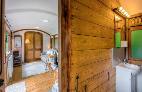 Railway Carriage accommodation with tennis court! - Foto 10