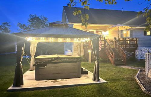 Stylish Mountain Chalet 15mins to Gore Mountain , Large Hot Tub, Playroom & Large Heated Pool - Foto 21