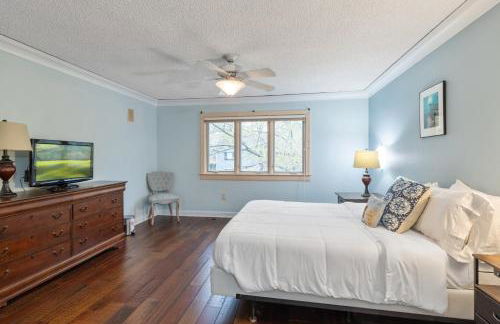 Pet-Friendly Beach Getaway, Relax by the Bay! - Foto 49