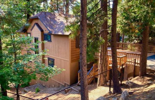 Cozy 3BR Dog-Friendly Cabin- Level 2 EV Chgr - Photo 9