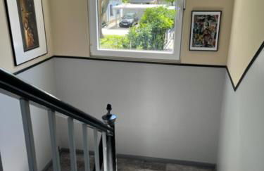 FeWo mit 3 SZ, direkte Innenstadtlage, Südterrasse, Parkplatz auf dem eigenem Privatgrundstück, 2x E-Bike und E-Autoladesäule inklusive, Konzertkirche, Schauspielhaus, FH, Jahnsportforum sowie der Tollensesee sind fußläufig in ein paar Minuten erreichbar - Foto 16