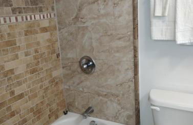 Gated 1 King BR 1 Bath Apt with Full Kitchen 233 - Foto 11