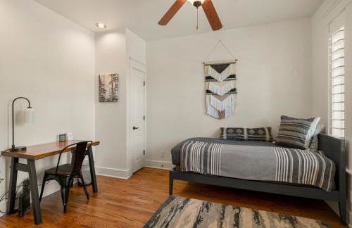 Ponderosa Escape Stunning Location Incredible Game Room Urban Trail System AC EV-charger - Photo 17