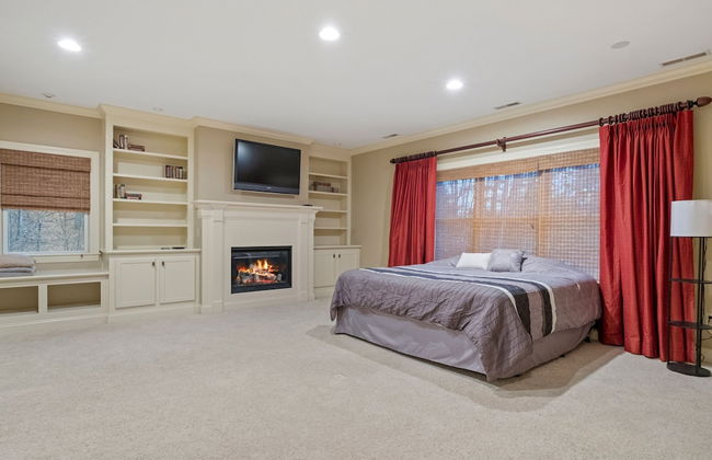 Massive Home w Sauna Pools Hot Tub Fireplaces - Photo 41