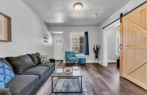 Bright 2BR South Hills - Old Brooklyn Home - Foto 1