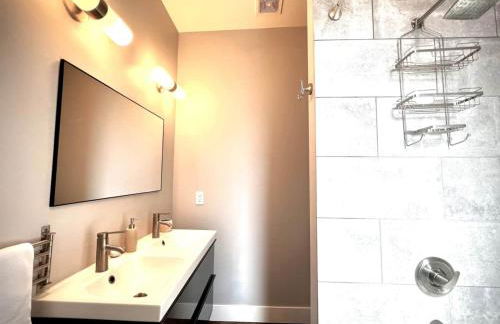 UPTOWN CASTLE - CITY VIEWS - THEATER & CONVENTION DISTRICT! - Foto 21