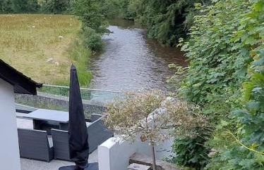 Riverside Retreat - Photo 12