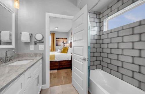 Luxury Waterfront Home with Swimming Pool Hot Tub and 2 Boat Slips - Foto 42