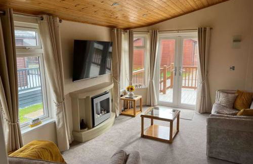 Mandarin Lodge with Hot Tub - Foto 9