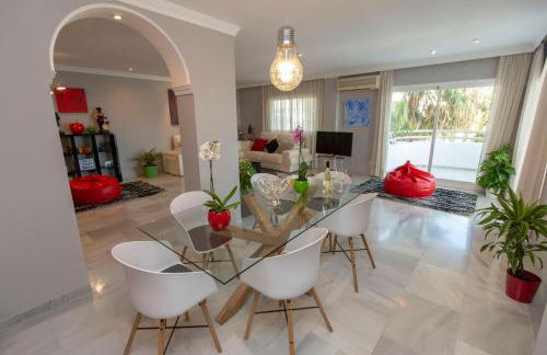 Villa Venecia, Apartamento de Lujo en 1º línea de playa + parking - Photo 24