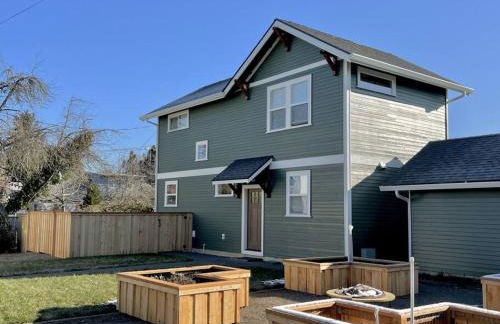 Custom Built Cottage in Downtown with Pool - Foto 8