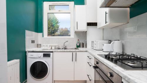 Exotic 4BD, Etihad, Coop Arena - TV in all Rooms and Outdoor Dining - Foto 2