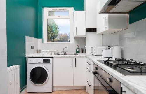 Exotic 4BD, Etihad, Coop Arena - TV in all Rooms and Outdoor Dining - Foto 2