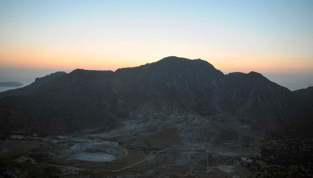 Atardecer sobre la isla de Nísiros